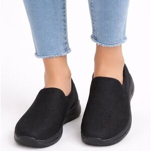 Skechers GOwalk 5 Black Mesh Slip On Sneakers Size 8 Lightweight Comfort Shoes